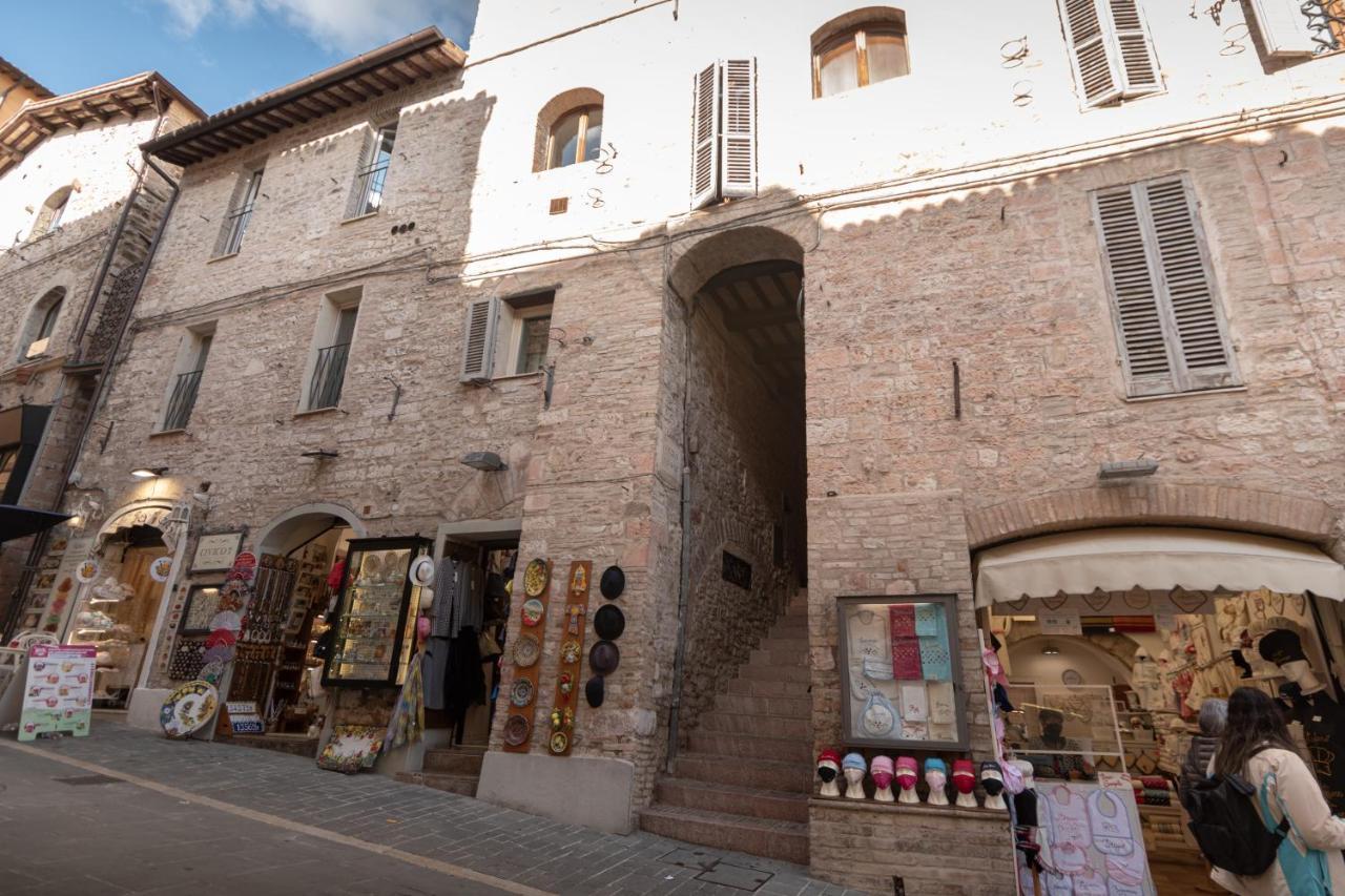 Brunelli Appartamenti Asís Exterior foto